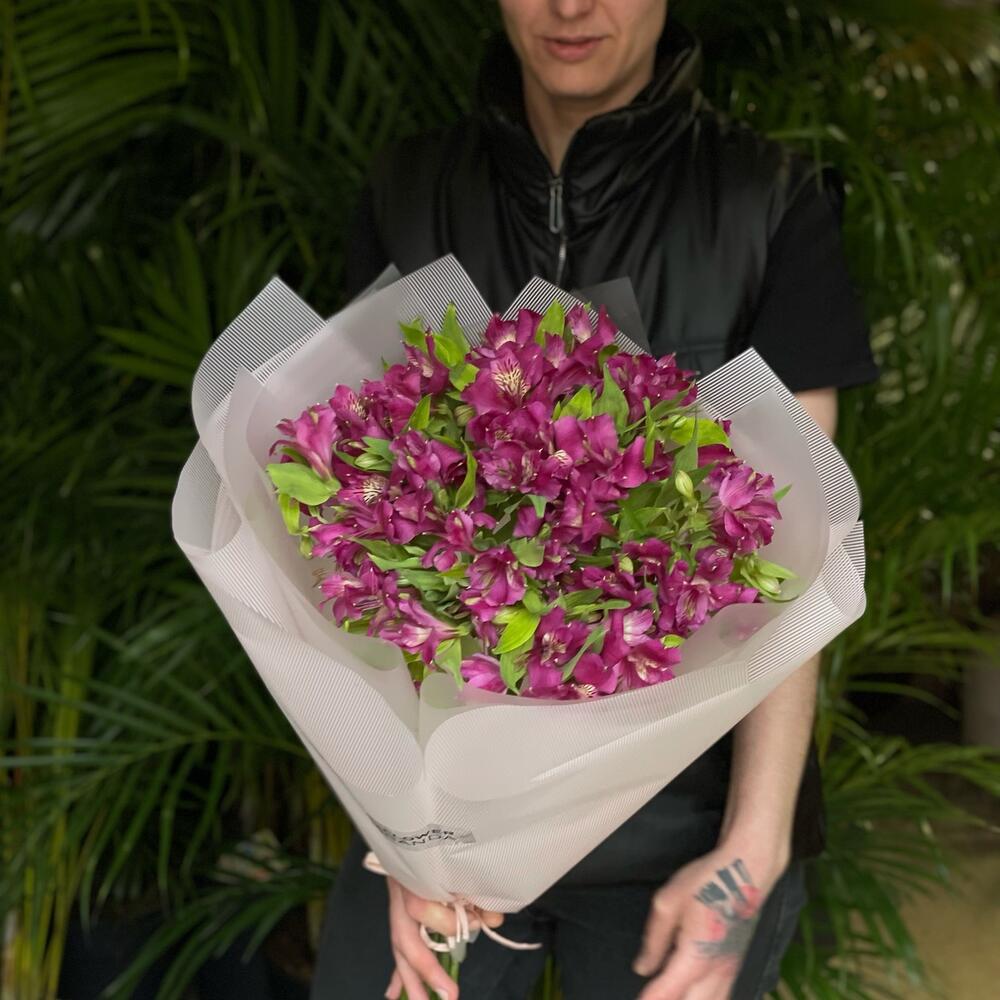 Альстромерия Краснодарская (Яркий бутоны, напоминающие орхидеи. Отличаются своей стойкостью - долгим цветением)